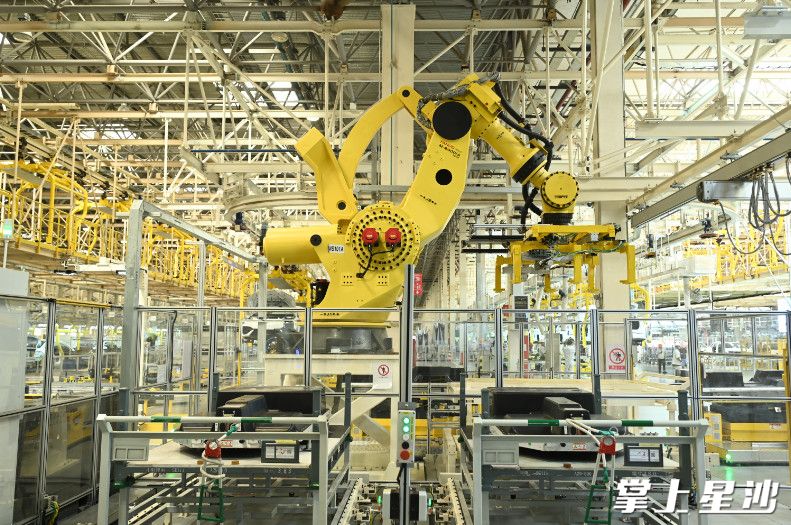 以“AI+制造”锻造“先进制造”新动能上海电气加快建设国家人工智能应用中试基地加速向智能、服务型迭代跨越(图1)